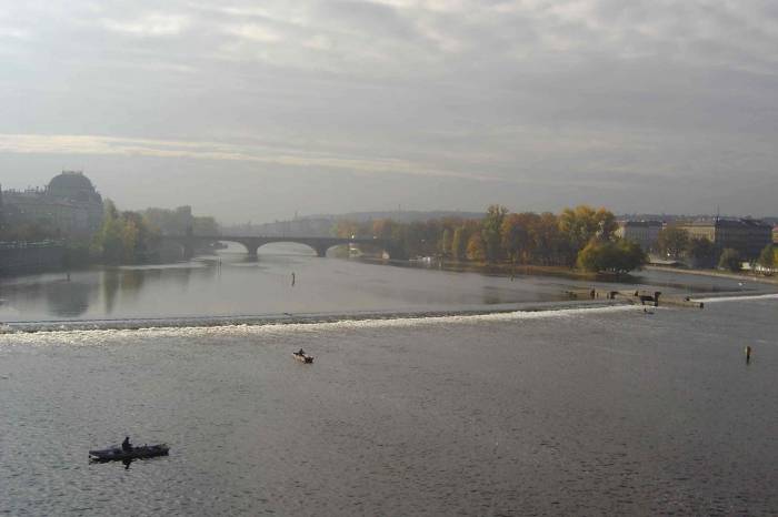 barque sur fleuve.jpg